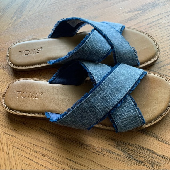Tom’s Denim look flat Sandals sz9 - Picture 3 of 7